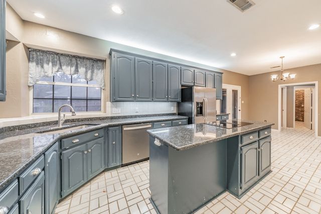 6901 Blake Drive, Arlington, TX 76001