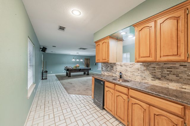 6901 Blake Drive, Arlington, TX 76001