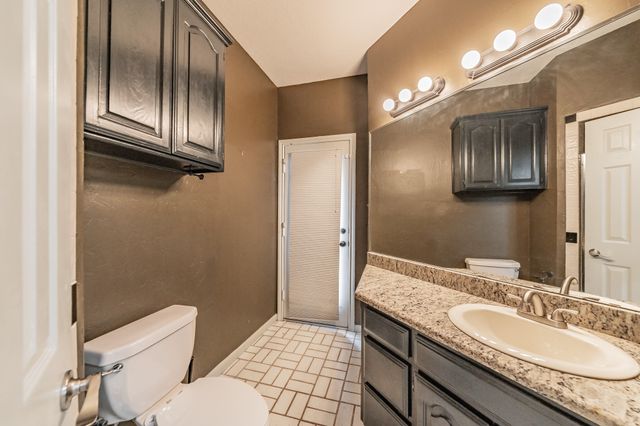 6901 Blake Drive, Arlington, TX 76001