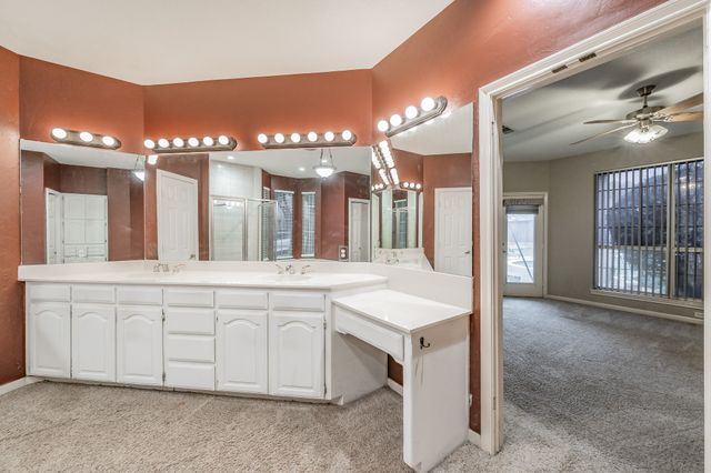 6901 Blake Drive, Arlington, TX 76001