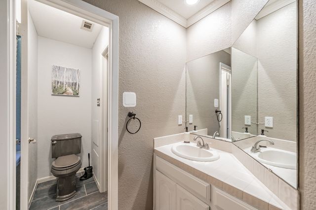 6901 Blake Drive, Arlington, TX 76001