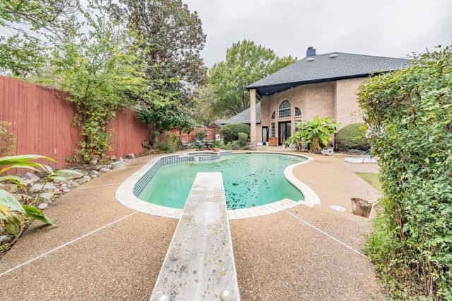 6901 Blake Drive, Arlington, TX 76001