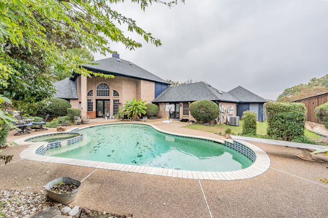 6901 Blake Drive, Arlington, TX 76001