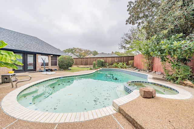 6901 Blake Drive, Arlington, TX 76001