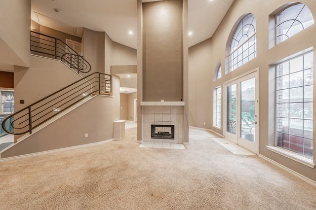 6901 Blake Drive, Arlington, TX 76001