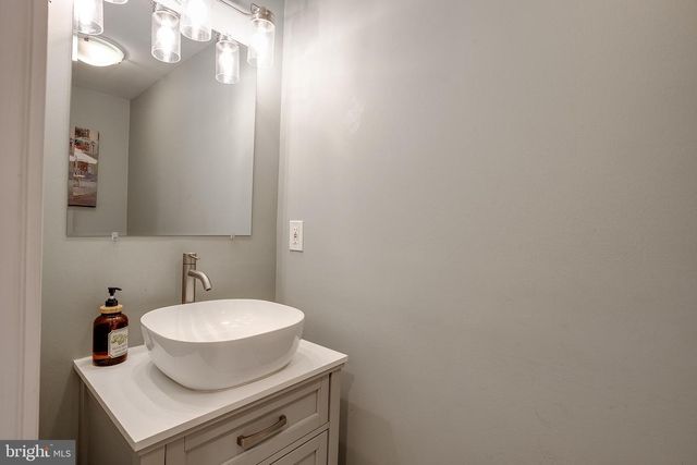 125 UNION MILL RD, Mount Laurel, NJ 08054