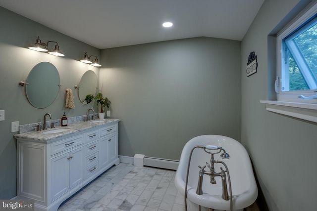 125 UNION MILL RD, Mount Laurel, NJ 08054