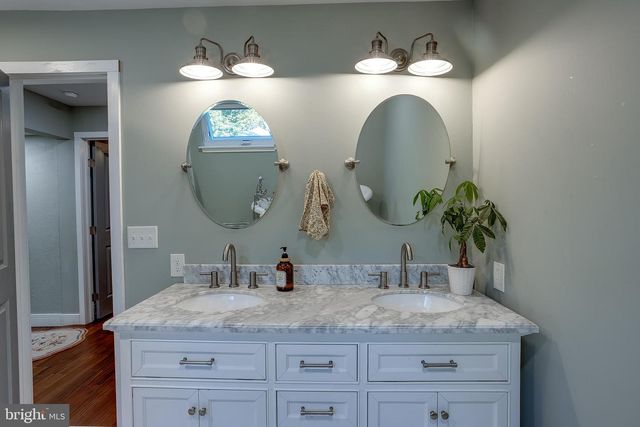 125 UNION MILL RD, Mount Laurel, NJ 08054