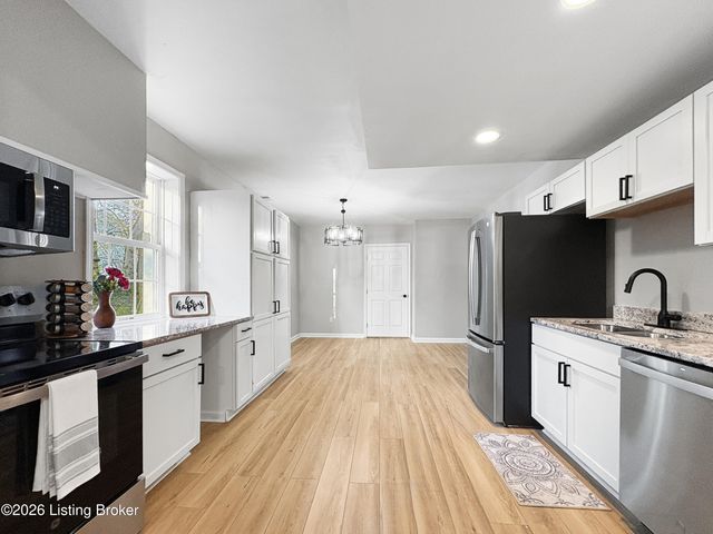 10527 Fairview Ave, Louisville, KY 40299