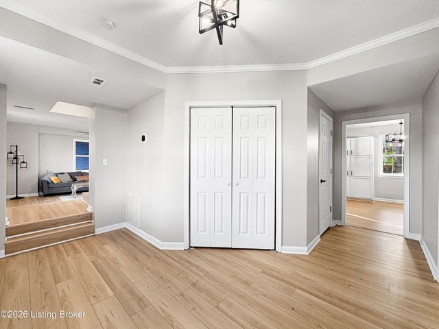 10527 Fairview Ave, Louisville, KY 40299