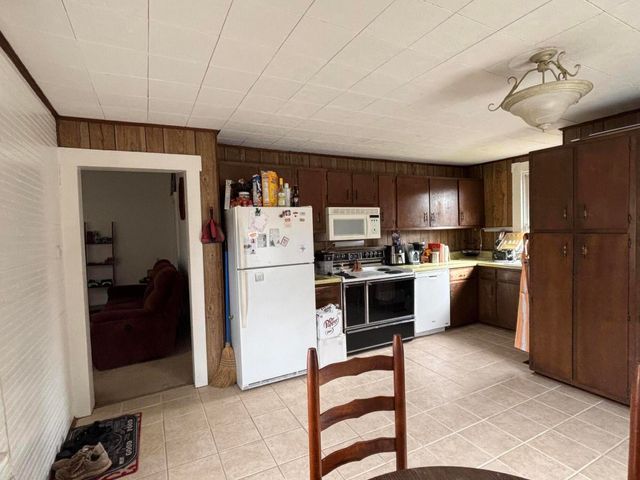 W 165 College ST, Rocky Mount, VA 24151