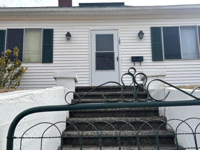 W 165 College ST, Rocky Mount, VA 24151