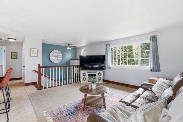 11338 W Tumbleweed Dr, Nine Mile Falls, WA 99026