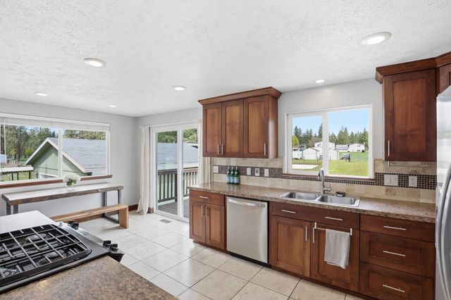 11338 W Tumbleweed Dr, Nine Mile Falls, WA 99026