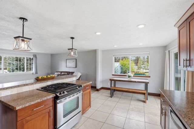 11338 W Tumbleweed Dr, Nine Mile Falls, WA 99026