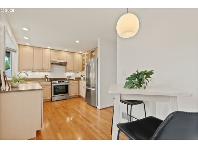 8120 Sw MAPLE Dr, Portland, OR 97225