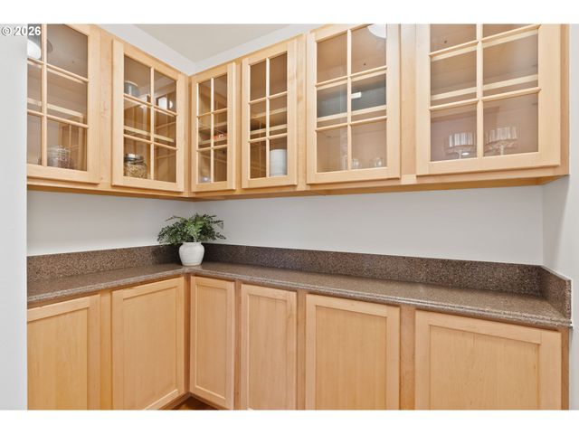 8120 Sw MAPLE Dr, Portland, OR 97225