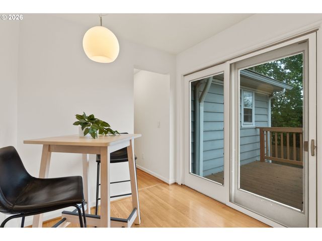 8120 Sw MAPLE Dr, Portland, OR 97225