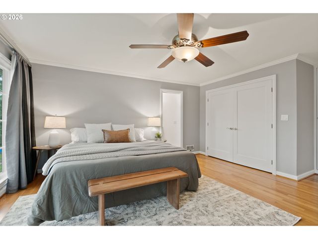 8120 Sw MAPLE Dr, Portland, OR 97225