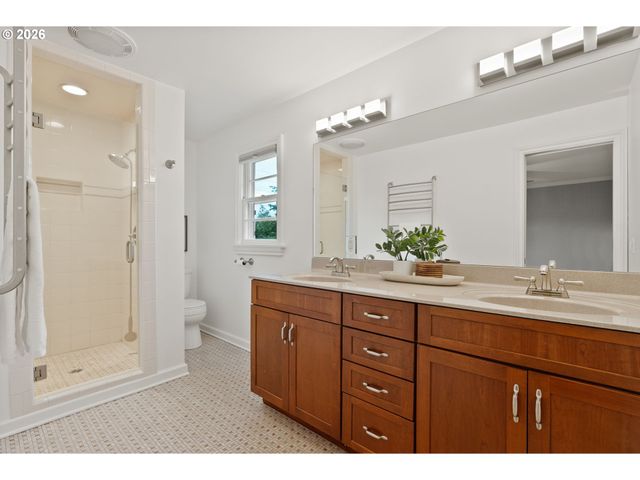 8120 Sw MAPLE Dr, Portland, OR 97225