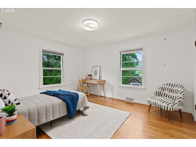 8120 Sw MAPLE Dr, Portland, OR 97225