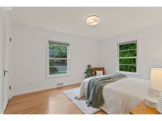 8120 Sw MAPLE Dr, Portland, OR 97225