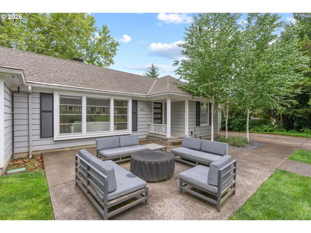 8120 Sw MAPLE Dr, Portland, OR 97225