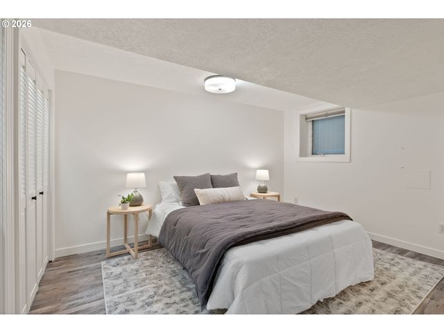 8120 Sw MAPLE Dr, Portland, OR 97225