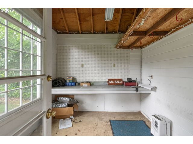 8120 Sw MAPLE Dr, Portland, OR 97225