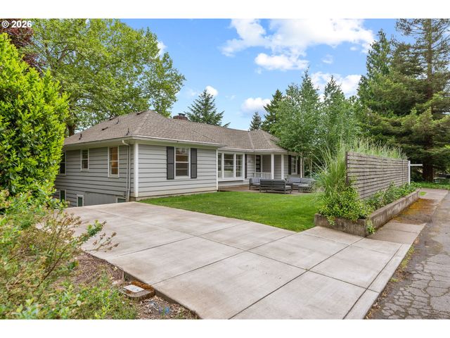 8120 Sw MAPLE Dr, Portland, OR 97225