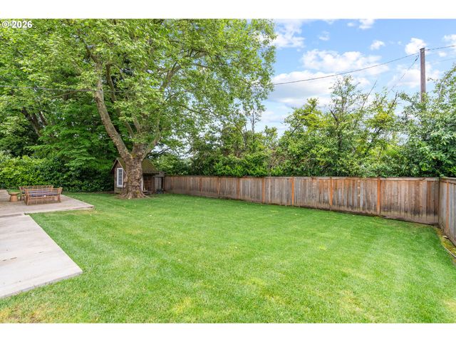 8120 Sw MAPLE Dr, Portland, OR 97225