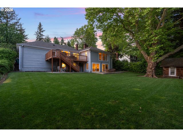 8120 Sw MAPLE Dr, Portland, OR 97225