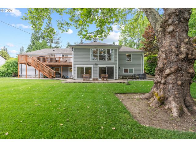 8120 Sw MAPLE Dr, Portland, OR 97225