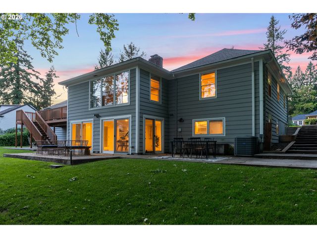 8120 Sw MAPLE Dr, Portland, OR 97225