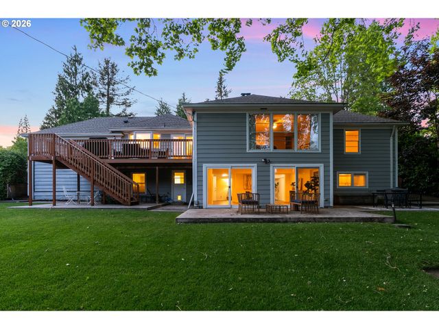 8120 Sw MAPLE Dr, Portland, OR 97225