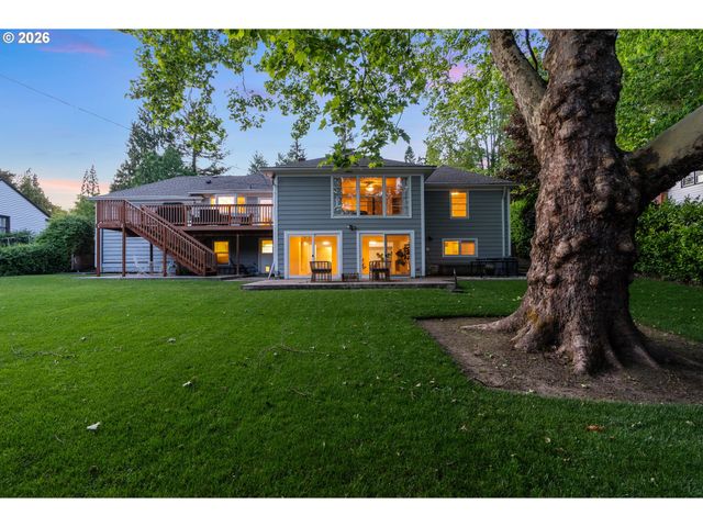 8120 Sw MAPLE Dr, Portland, OR 97225