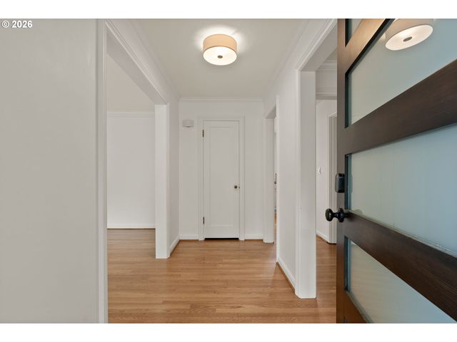 8120 Sw MAPLE Dr, Portland, OR 97225