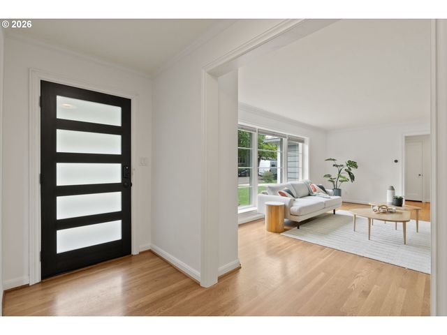 8120 Sw MAPLE Dr, Portland, OR 97225