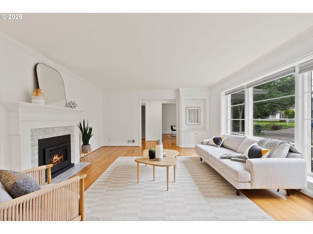 8120 Sw MAPLE Dr, Portland, OR 97225