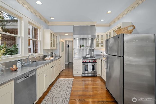 939 21st Avenue E, Seattle, WA 98112