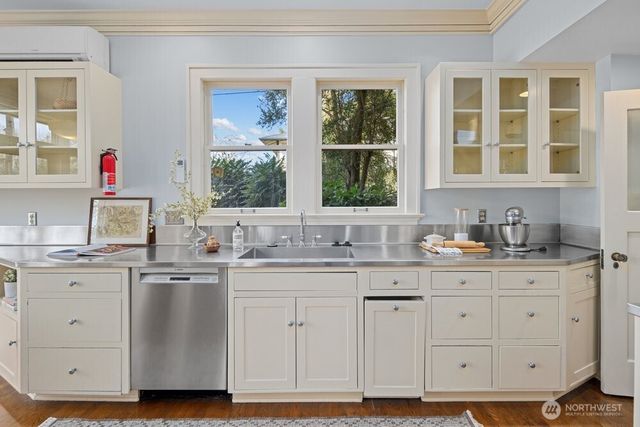 939 21st Avenue E, Seattle, WA 98112