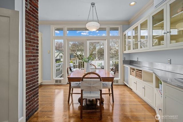 939 21st Avenue E, Seattle, WA 98112