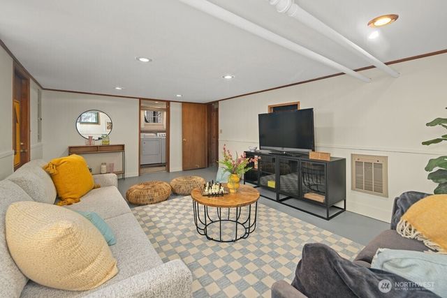 939 21st Avenue E, Seattle, WA 98112