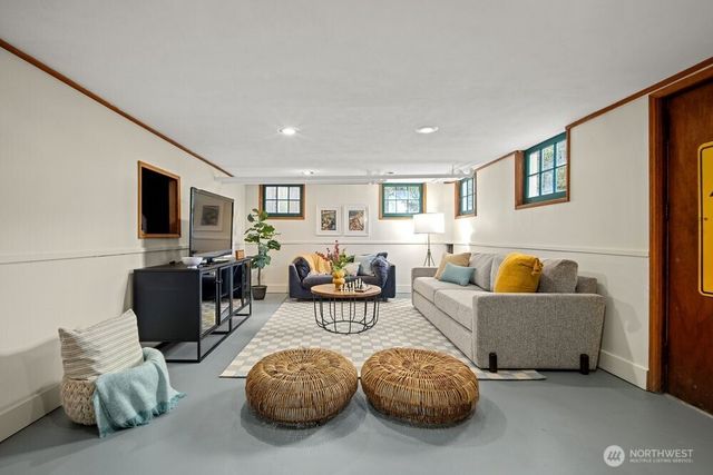 939 21st Avenue E, Seattle, WA 98112