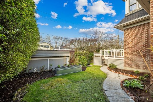 939 21st Avenue E, Seattle, WA 98112