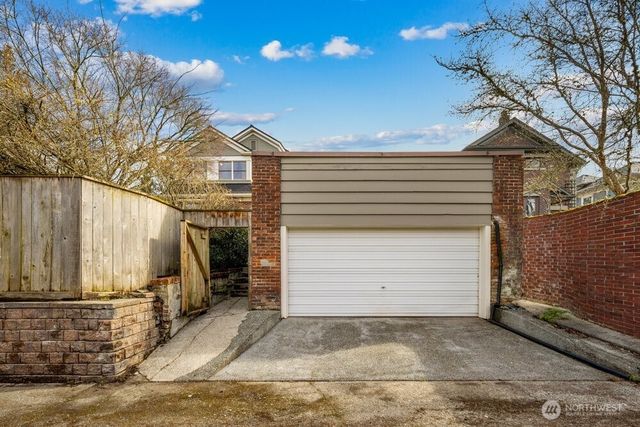 939 21st Avenue E, Seattle, WA 98112