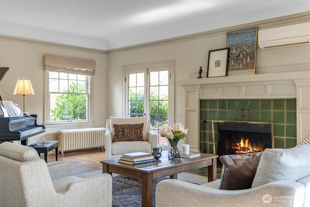 939 21st Avenue E, Seattle, WA 98112