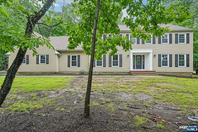 12 Apache Road, Wayne, NJ 07470
