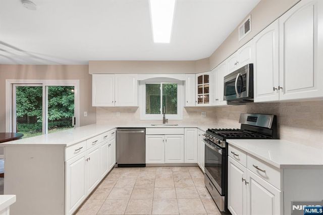 12 Apache Road, Wayne, NJ 07470