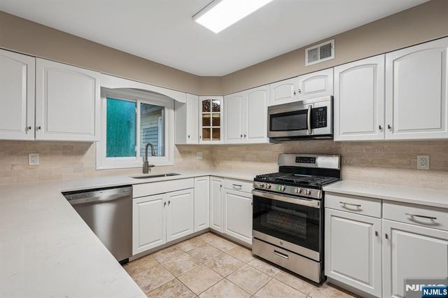 12 Apache Road, Wayne, NJ 07470